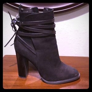 Steve Madden black suede booties size 7.5